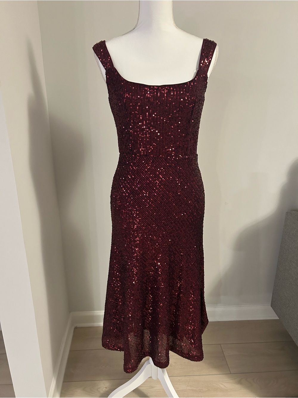 LAUNDRY Cocktail burgundy  sequined  midi dress stretch fabric